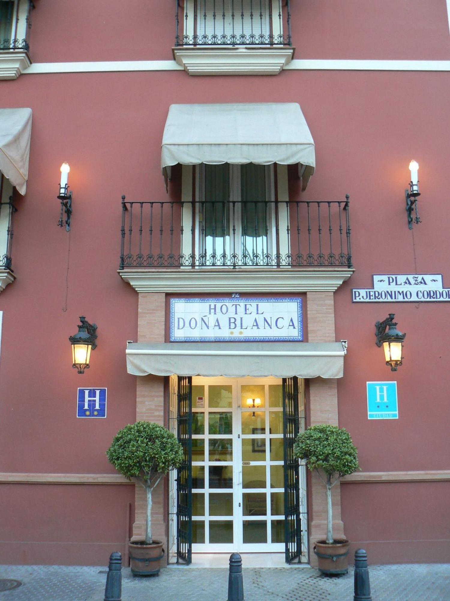 Hotel Dona Blanca Seville Exterior photo